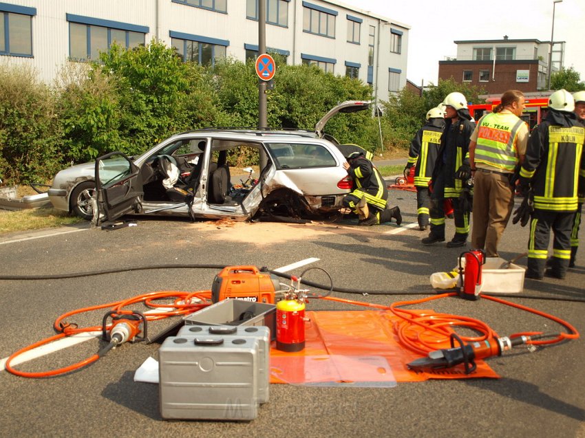 Schwerer VU Koeln Rodenkirchen Industriestr P100.JPG